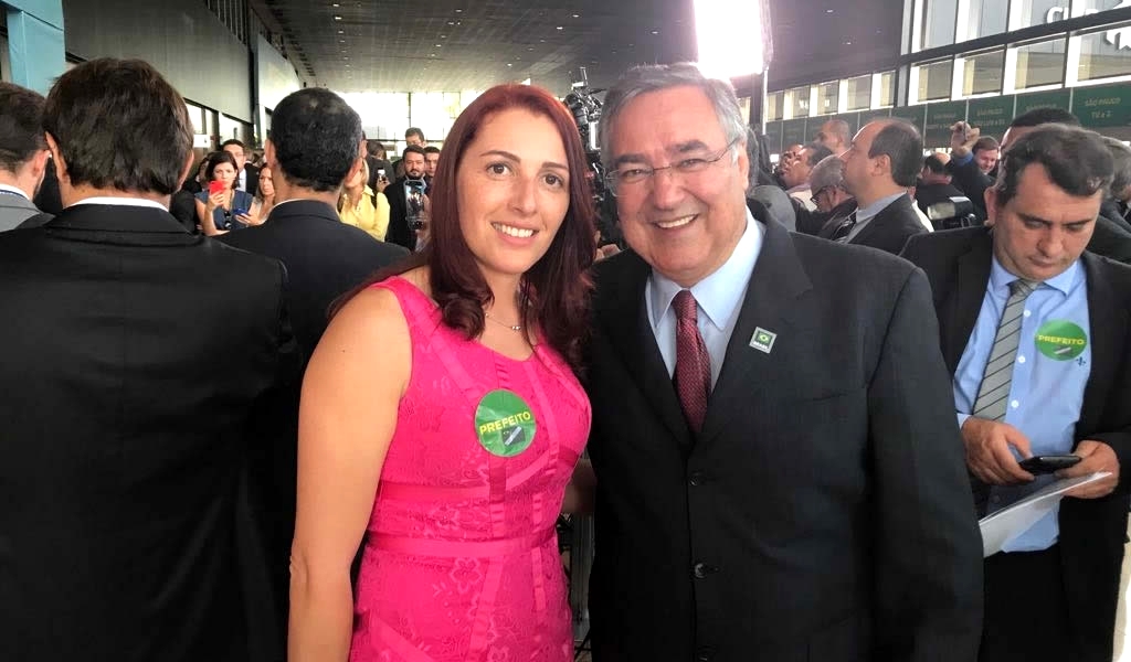 Prefeita Cleci Veronezi esteve em Brasilia assinando o termo de adesão do programa Internet para Todos