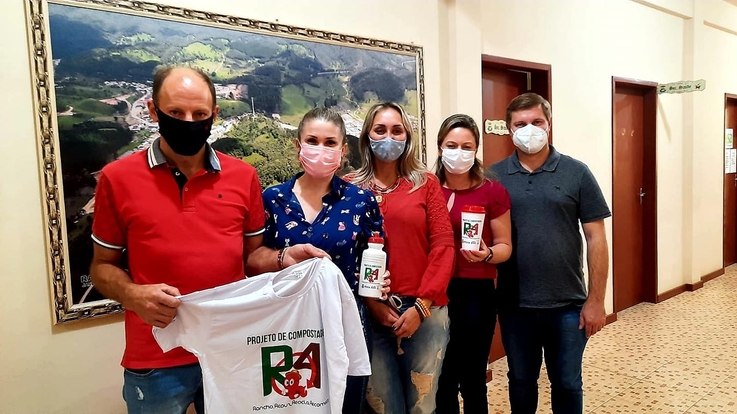 Prefeito de Alfredo Wagner faz visita para conhecer projeto R4